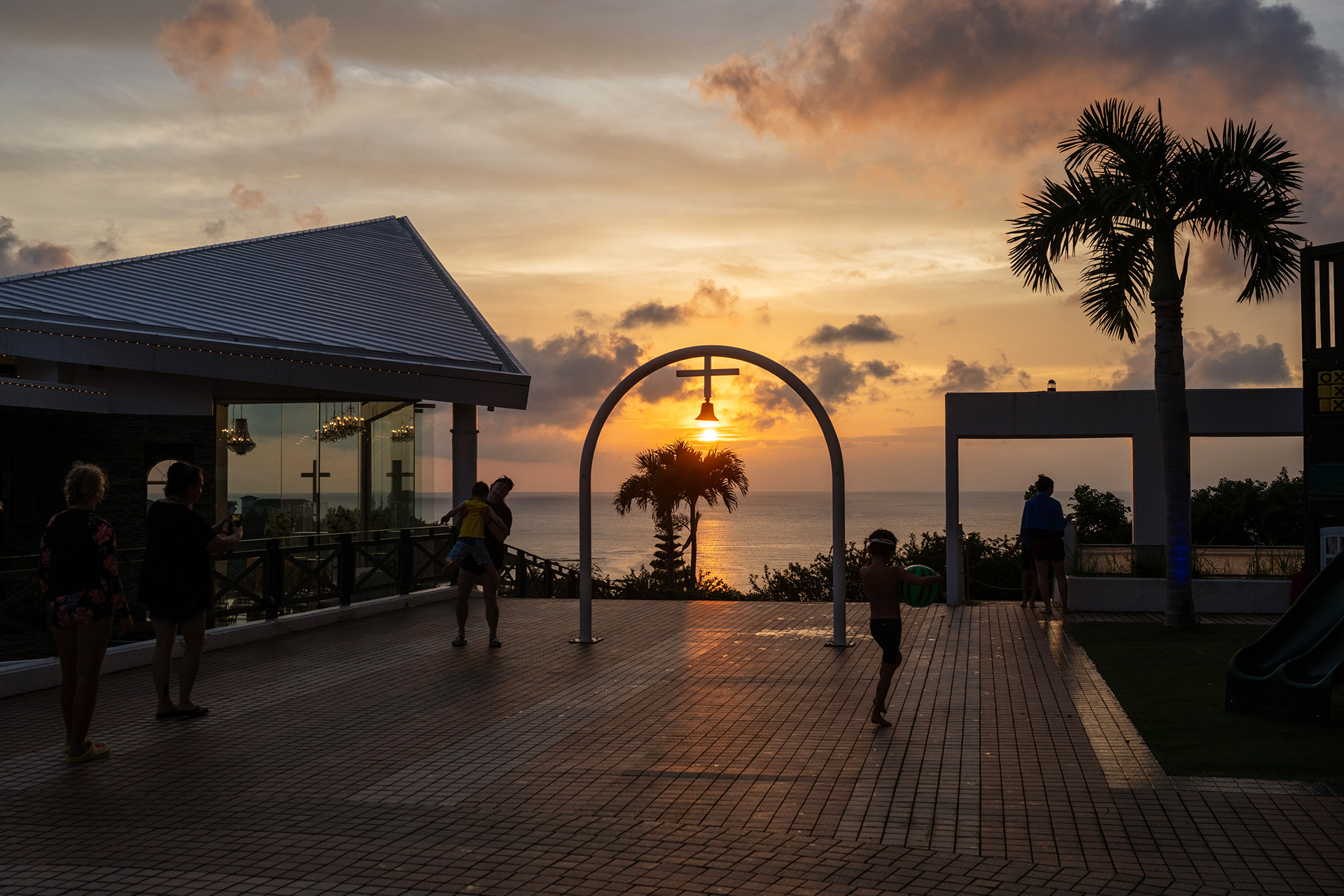 我和豪豪的冲绳「躺平」日记：一场关于海风与自由的治愈假期